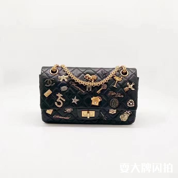 Chanel 香奈儿限定款黑金徽章2.55中号链条包| iLux Chanel 香奈儿限定款黑金徽章2.55中号链条包| iLux
